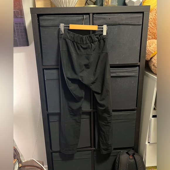 Lululemon Black 7/8 Mid-Rise On The Fly Pant - Picture 3 of 6